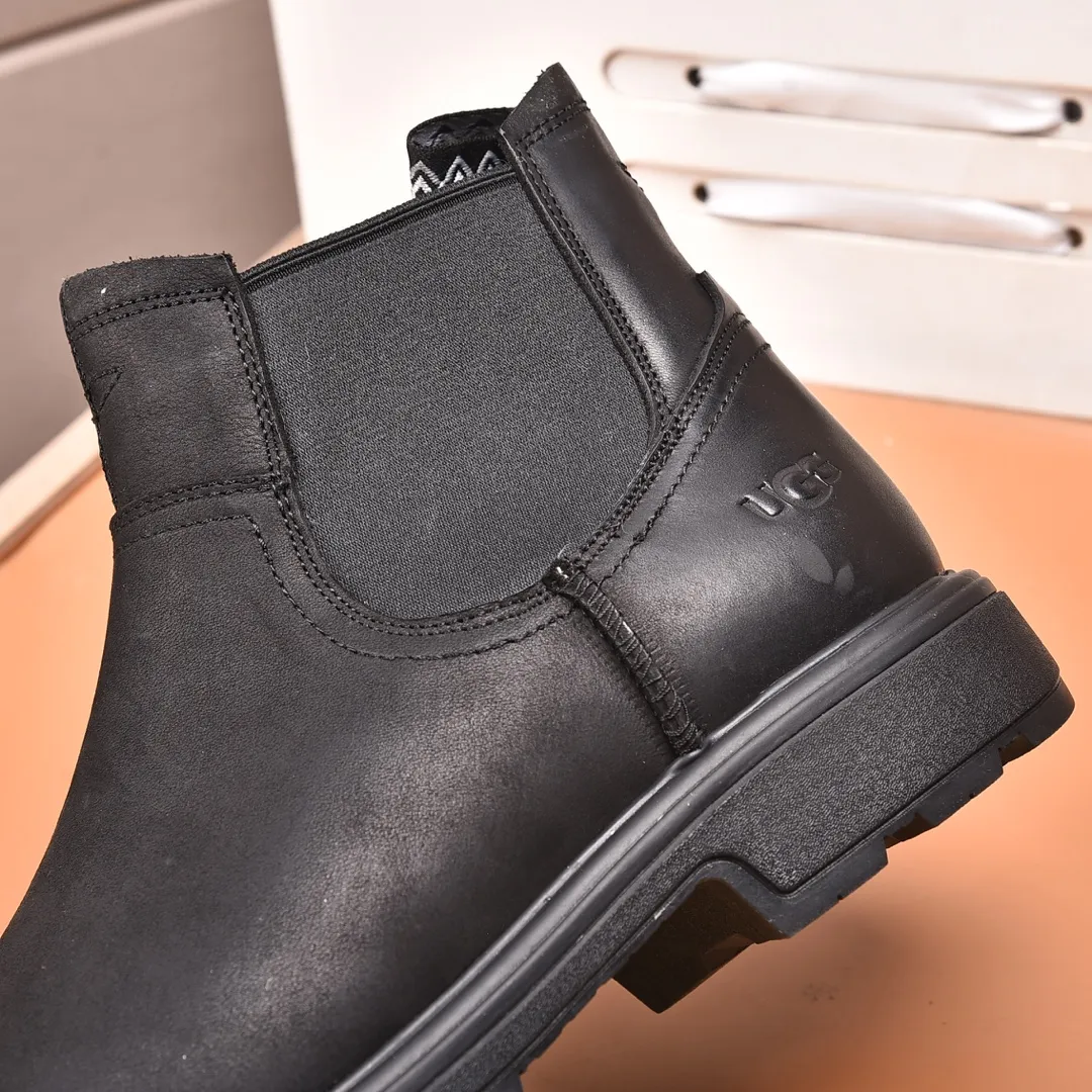 Men's shoes 💰640 (full genuine wool lining, 10% off for fake ones) Please pay attention to the quality of the original item and compare the thickness of the wool 🏮🏮 Popular UGG men's shoes from Australia's warm luxury brand, the official website is synchronized, Beckham men's style..., made of imported first-layer waxed cowhide, waxed toe cap, Australian real wool velvet lining Carefully sewn...Imported rubber Martin boots outsole (comfortable, soft and wear-resistant). I really like the quality..Exquisite workmanship. You can't put it down at first sight. Size 39-44